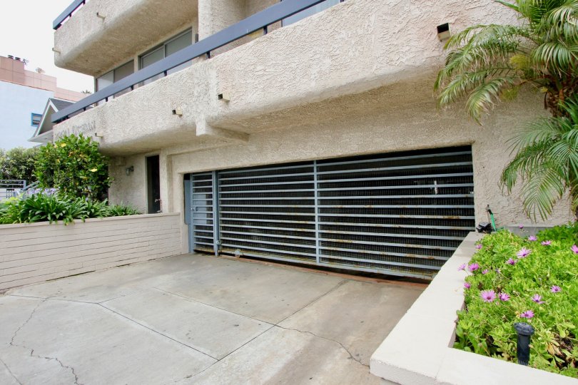 Big building in santa monica with a large sliding gate of blue color