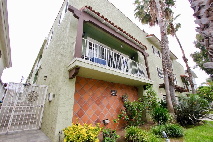 Charming gated community, Townhouse with covered parking, Dishwasher, Fireplace, and Laundry Features.