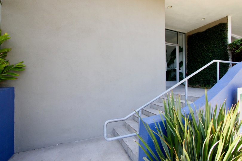 An entrance view of 519 California, Santa Monica, California