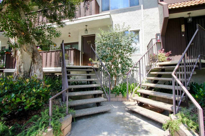 A sunny day showing the entrance to homes at Blue Grass Manor in Santa Monica California