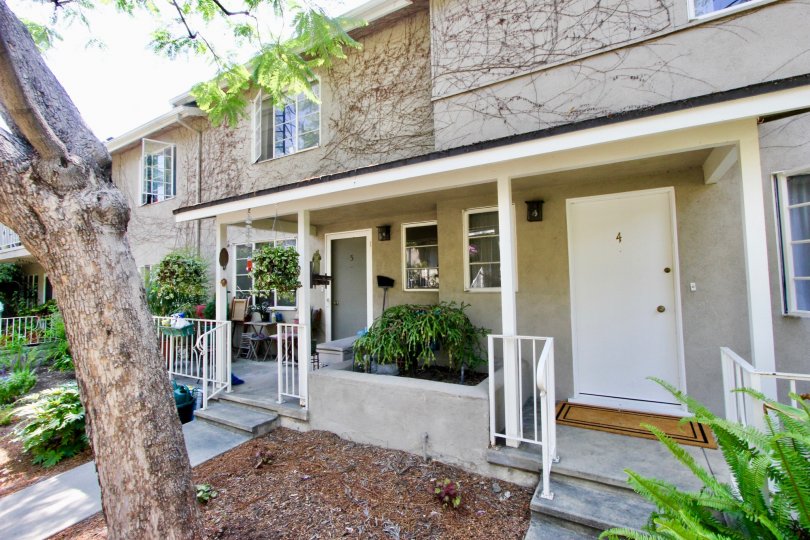tastefully and splendidly designed garden state apartment, Santa Monia California