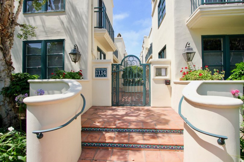 1114 princeton court and it's palatial entrance, Santa Monica