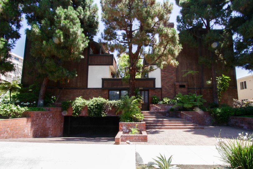 The building known as San Vicente Ocean Townhomes