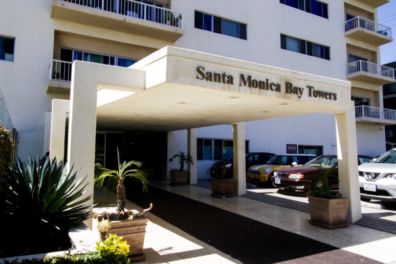 The entrance into Santa Monica Bay Tower in Santa Monica