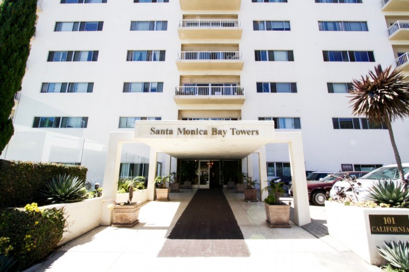 The entryway into Santa Monica Bay Tower