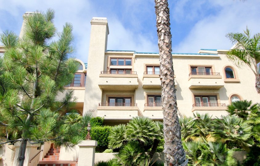 The Wilshirre IX building in Santa Monica, California on a sunny day