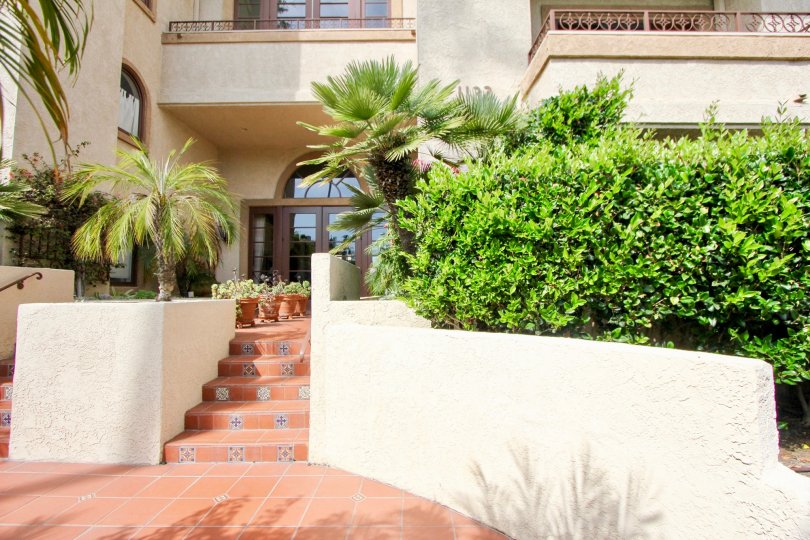 Wilshire IX clean entrance details with flowering surroundings, Santa Monica, California