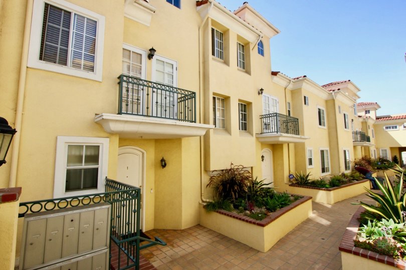A sunny day at the front Yale Street Townhomes' community in Santa Monica, CA