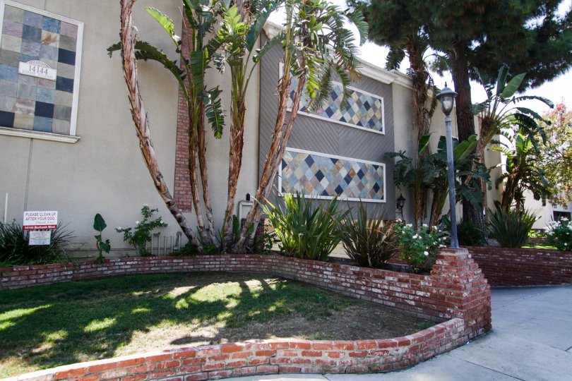 The landscaping around 14144 Burbank Blvd