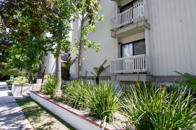 The landscaping at 14348 Riverside Dr