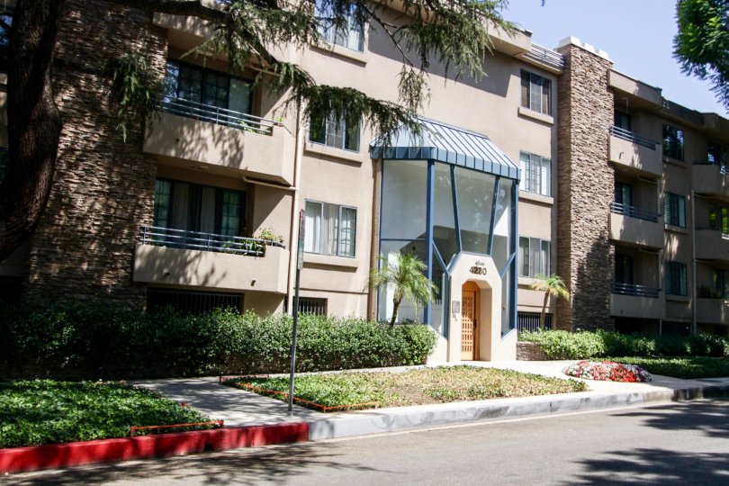 The buildinga t 4230 Stansbury Ave in Sherman Oaks