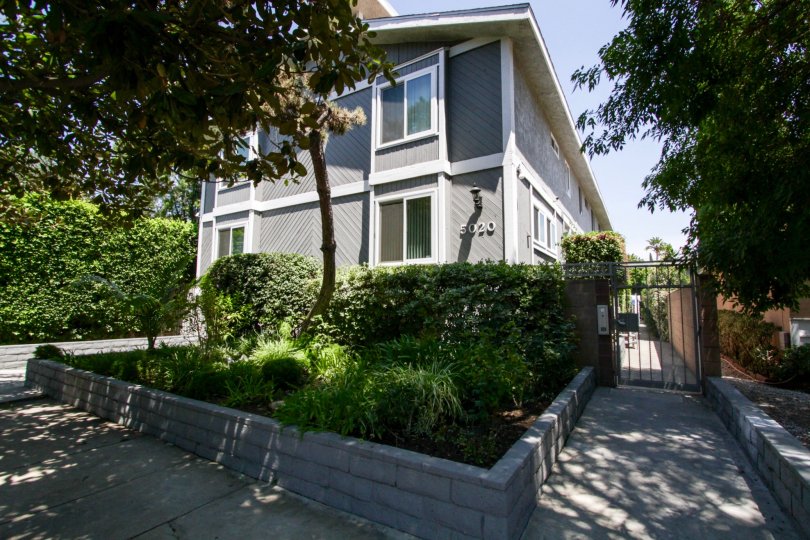 The building at 5020 Tilden Ave in Sherman Oaks