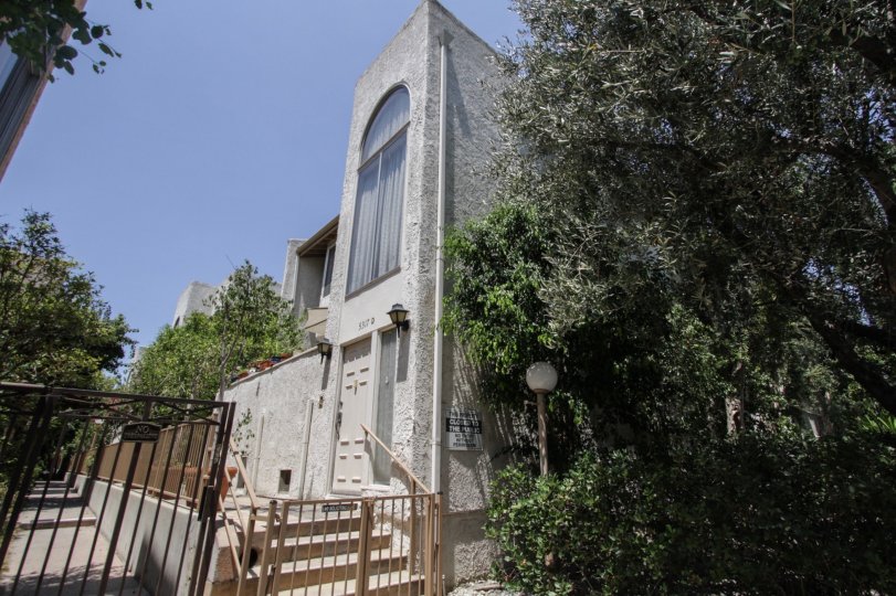 The entrance into Coldwater Villas in Sherman Oaks