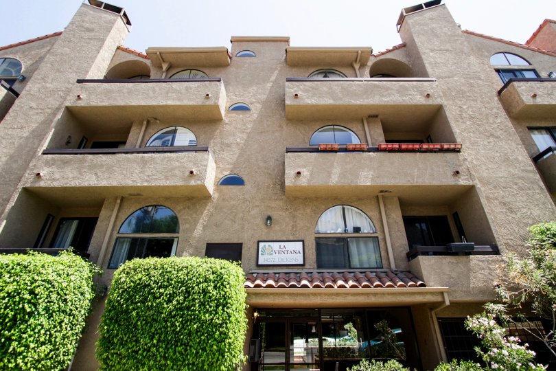 The architecture of the La Ventana in Sherman Oaks