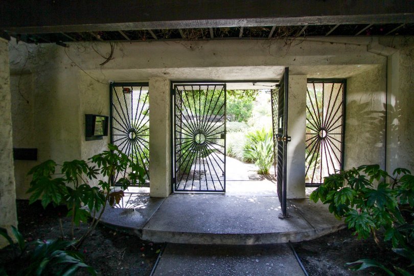 The entrance into Sherman Oaks Courtyard