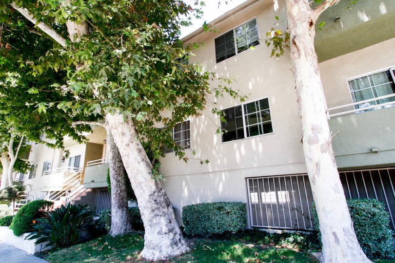 The building at 11485 Moorpark St