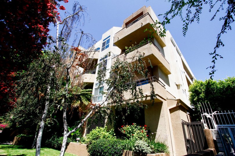 The balconies at 4230 Colfax Ave in Studio City