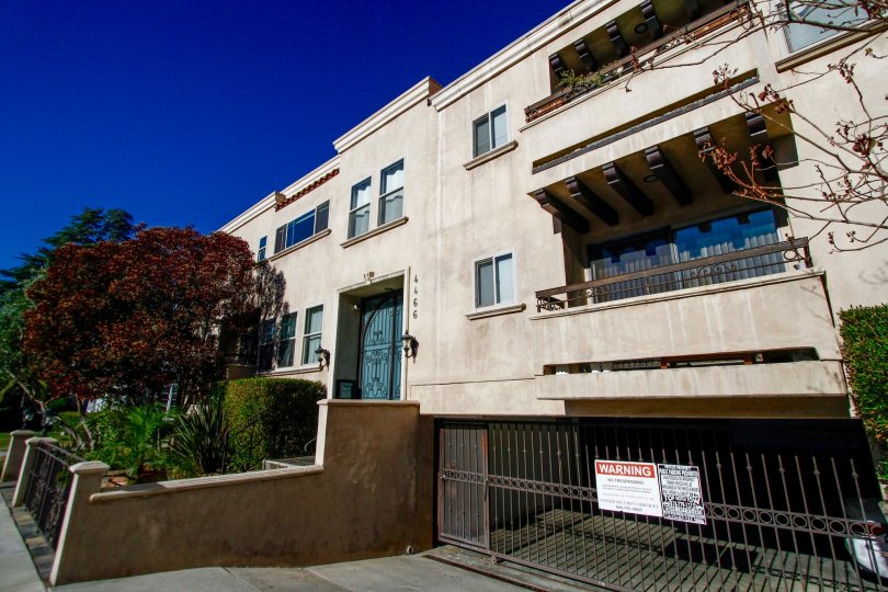 The balconies at 4466 Coldwater Canyon Ave