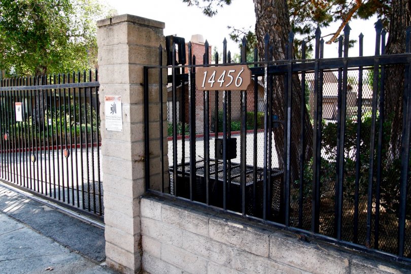 The address at the entrance into Stoneman Villas