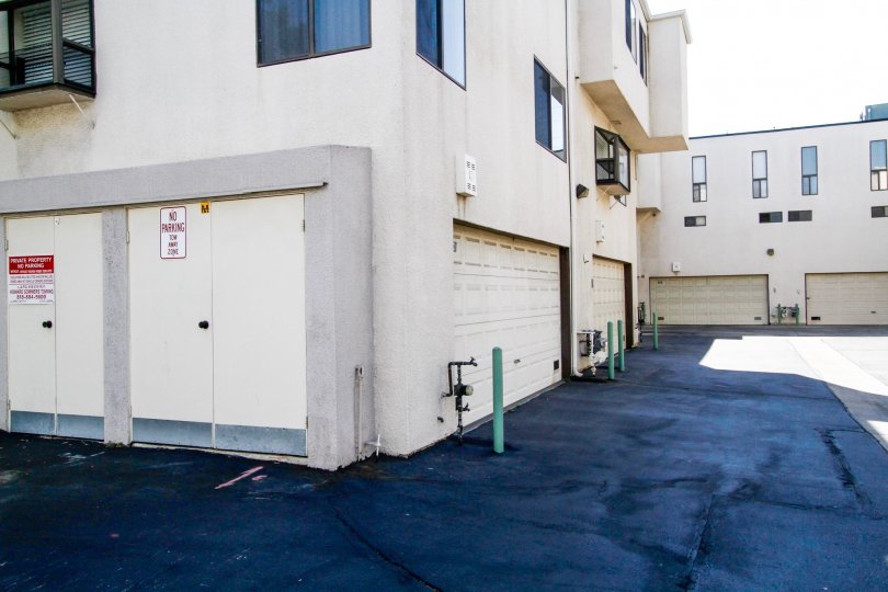 The parking for Tarzana Court in CA California