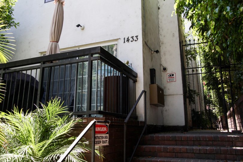The address to 1433 N Harper written at the entrance in West Hollywood