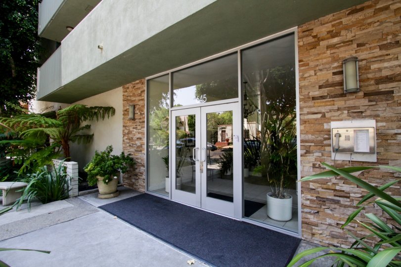 The entryway into 645 Westmount in West Hollywod