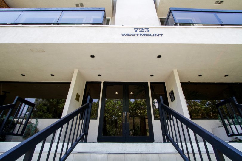 The address to the Le Palais Royal above the entrance in West Hollywood