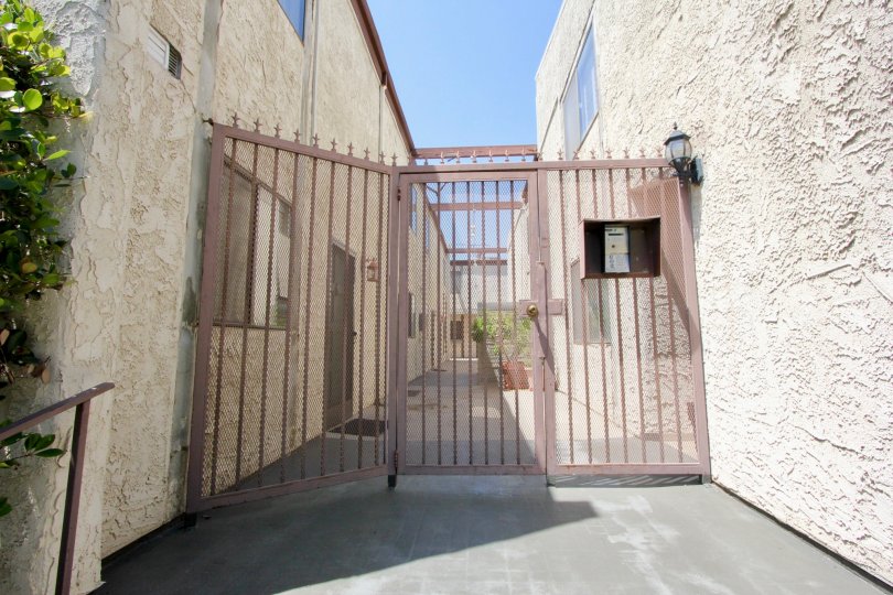 amazing white walls and gate of Barrington Gardens, West La, California