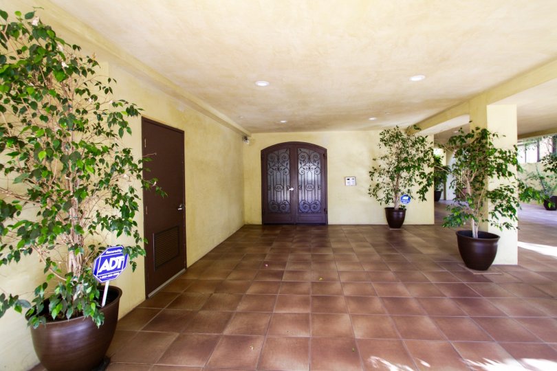 The foyer leading into the entrance of Villa di Lamdeni