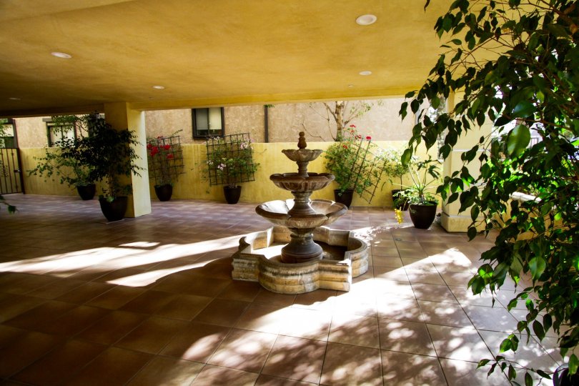 The fountain seen in the foyer of Villa di Lamdeni