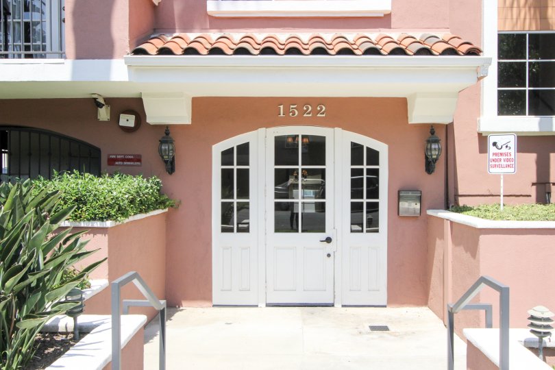 a villa rose which is perfect with all at west La in california city