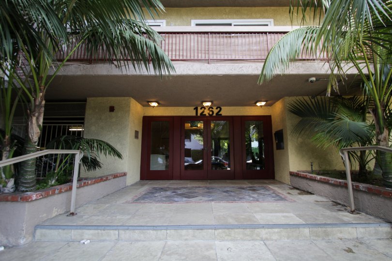 The double door entrance into the Wilshire Barrington of West LA