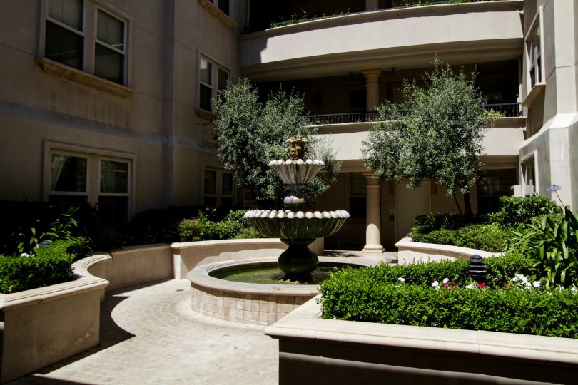 The fountain at 1658 Camden in Westwood