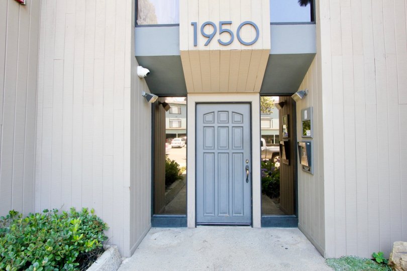 A sunny morning at the 1950 Beverly Glen condominiums