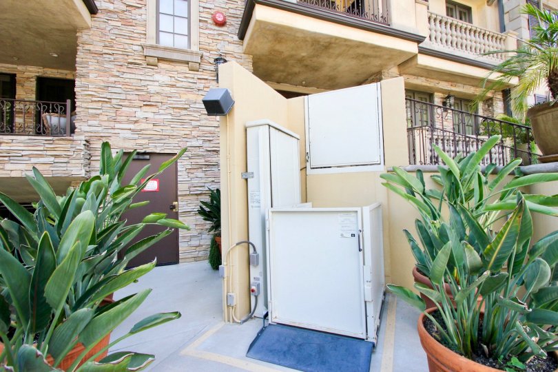 a sunny climate with nice house it looks like a toilet