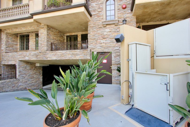 Amazingly modern Borgata Residence her rich finishing touch, Westwood, California