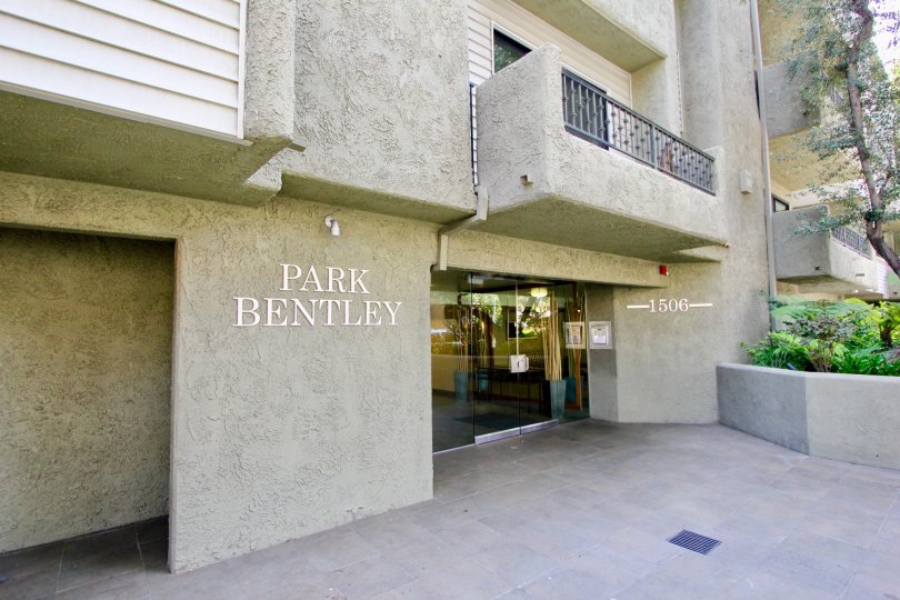 Beautiful apartment space in the community of Park Bentley in Westwood, California