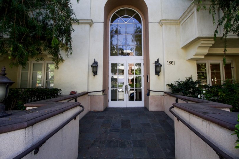The entrance into the The Regency at Veteran in Westwood