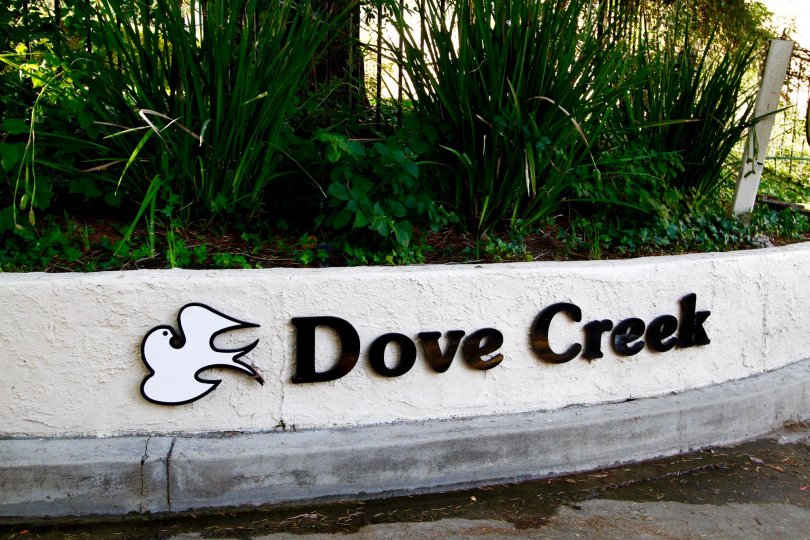 The name at the entrance of Dove Creek in CA California