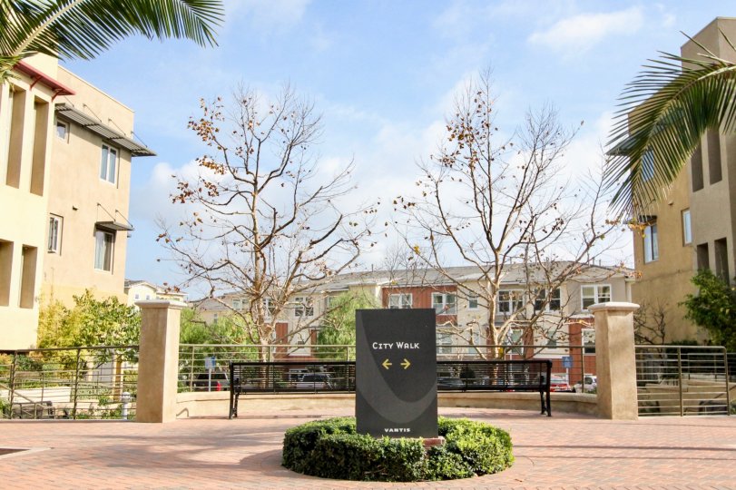 Sign Board to the City Walk is placed center to the path in Aliso Viejo city