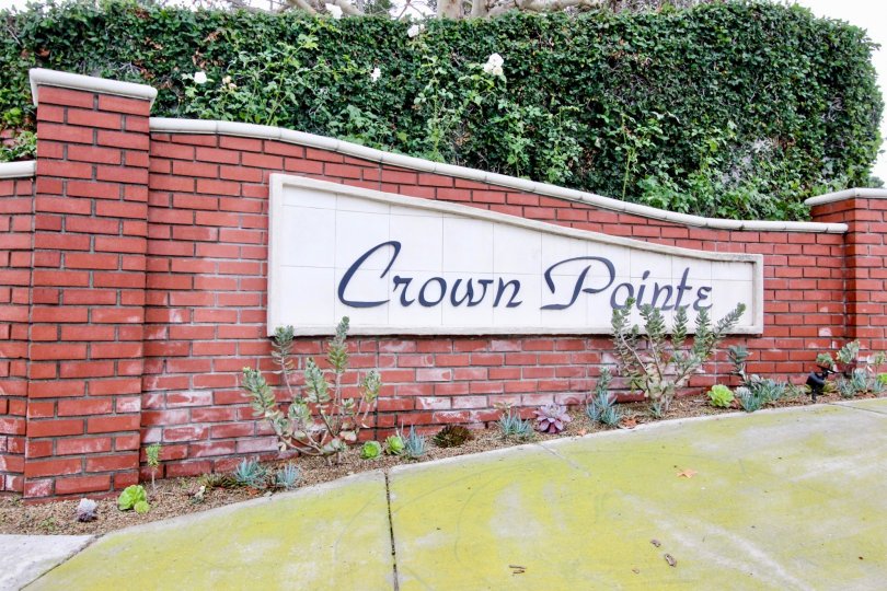 Crown Pointe green garden wall in Anaheim Hills at califorina