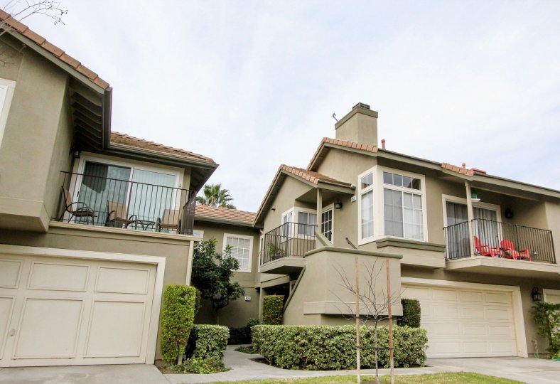 THIS IMAGE REPRESENTS THE FLATS WHICH HAS THE PLANTS, CHAIRS, GLASS WINDOWS ARE SHOWN IN THE COMMUNITY OF Laurelwood at Sycamore Canyon