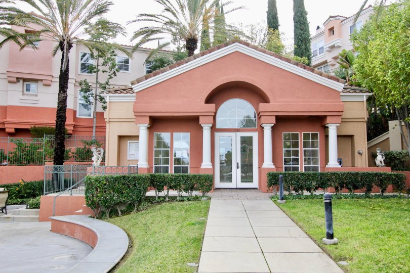 THIS IMAGE VIEWS THE BEAUTIFUL HOUSE WITH BEAUTIFUL GARDEN LIKE PLACE WHERE IS IN THE ANAHEIM HILLS, THAT HAS THE PLANTS AND THE TREES