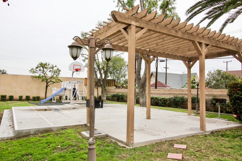 THIS IMAGE VIEWS THE PARK WITH GARDEN IN BUENA VILLA TOWNHOMES