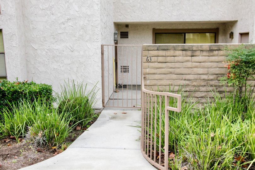 THE 63 FLAT IN THE LOS COYOTES VILLAGE WITH THE GRSSES, PLANTS