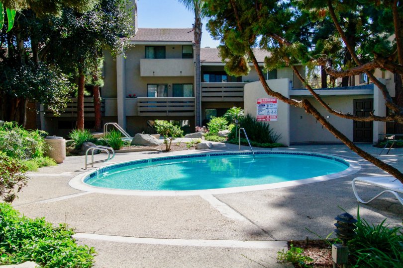 the round and lovely swimming pool which is correctly sutivated in brighton springs of costa mesa in california
