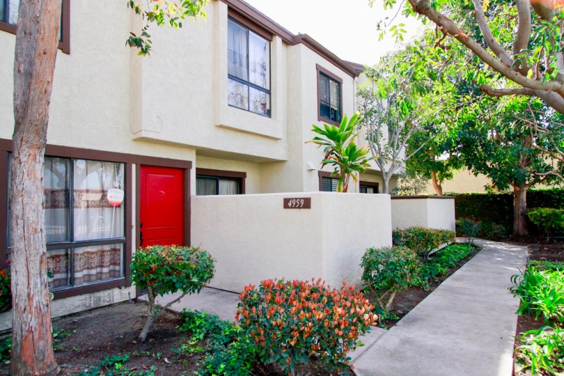 Embassy Park Townhomes Cypress California large sized glass window adds pretty to sideview