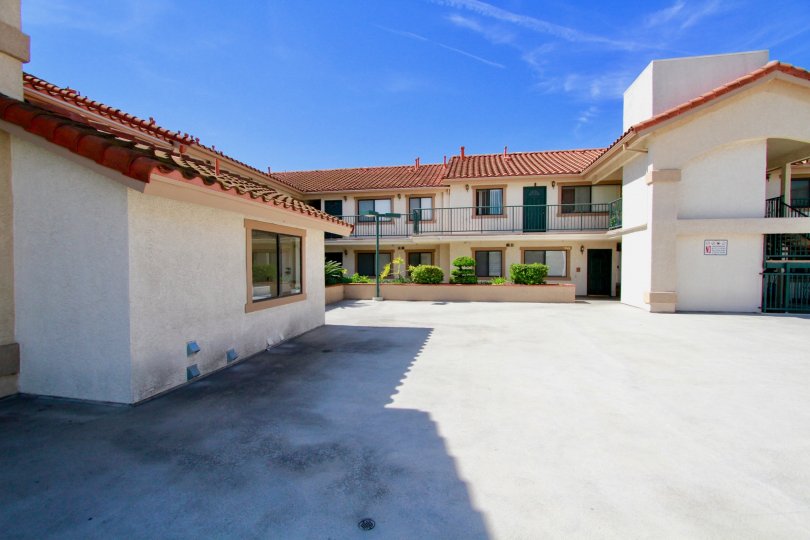 A view of a building and driveway in Grand Lincoln Village