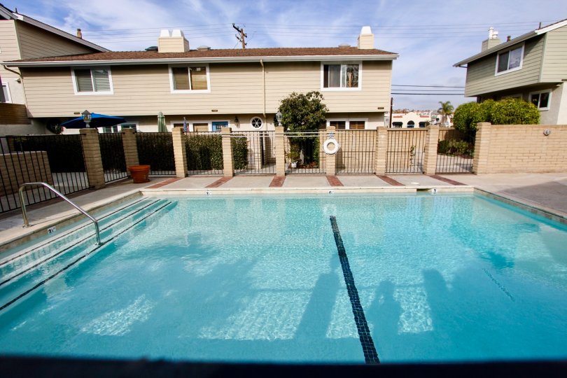 a plasant day in the golden lantern villas with house that his swimming pool and windows on 3