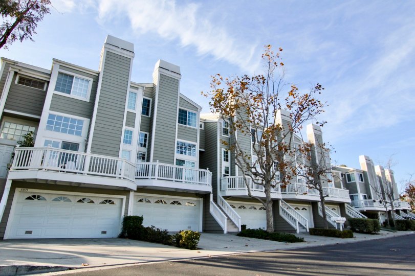 A sunny day in Marinita Townhomes has many Apartments whose are similar to each other